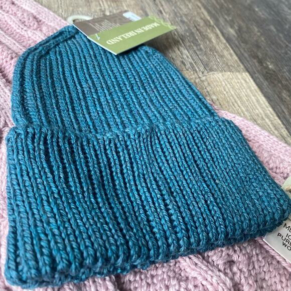 Aran Sweater Market Pull Through Cabled Shawl and a ribbed hat - Picture 3 of 9